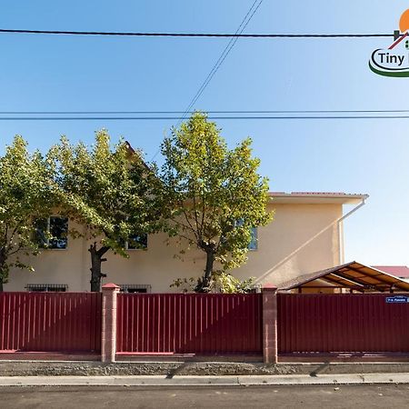 Tiny Hotel Bishkek Bagian luar foto